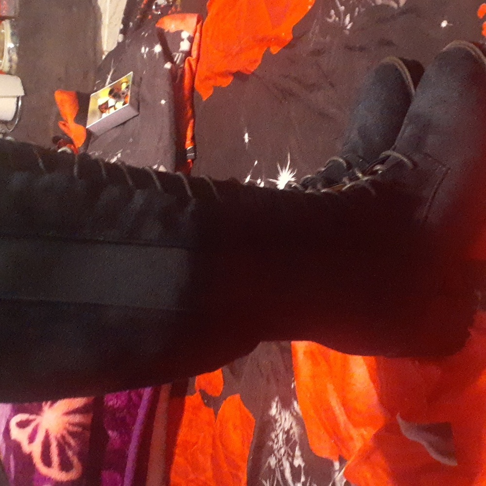 Boots - Picture 3 of 7